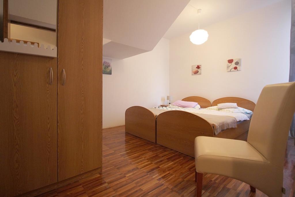 Apartment Andrea Baska Voda Luaran gambar